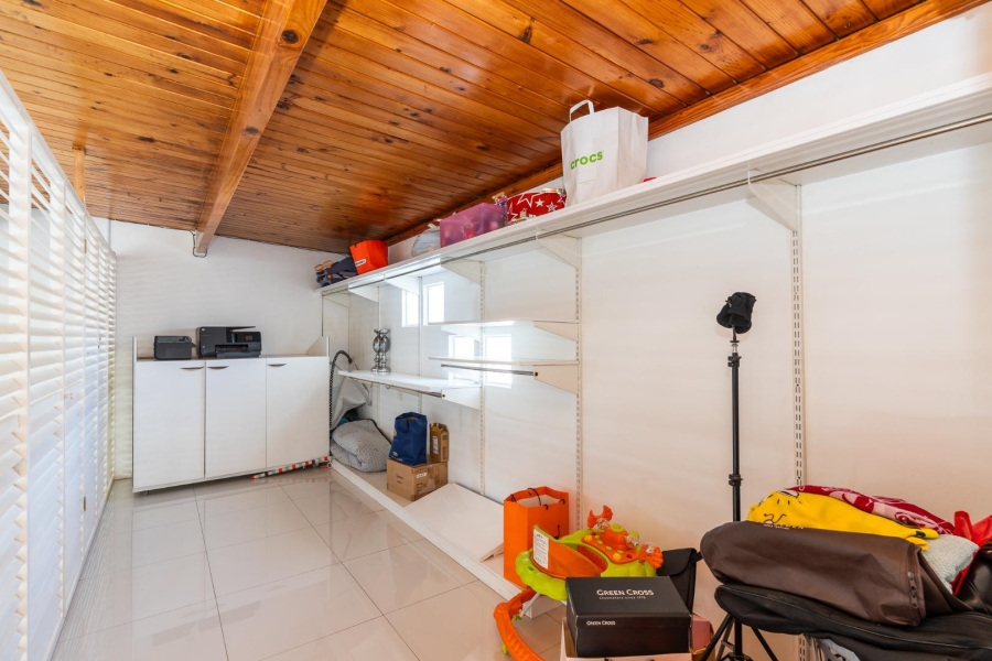 6 Bedroom Property for Sale in Welgelegen Western Cape